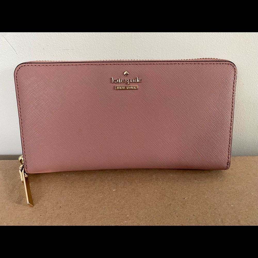 Kate Spade wallet in new condition!